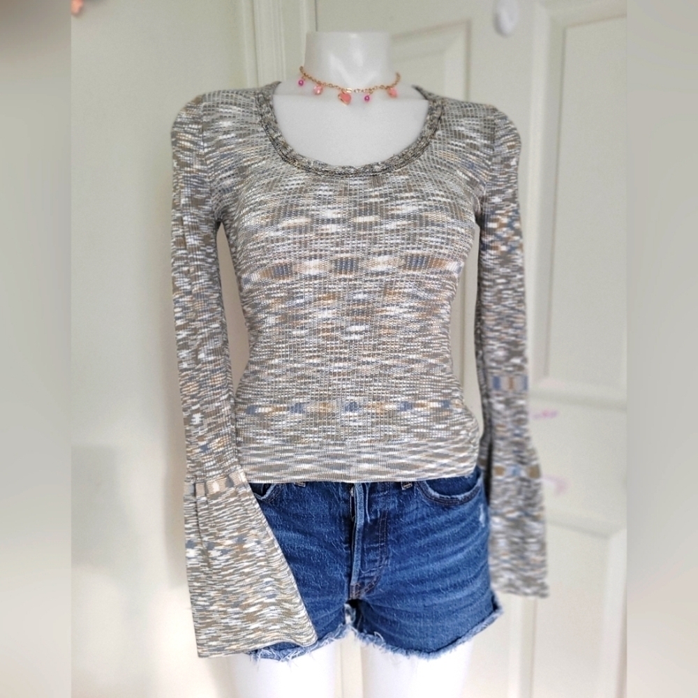Women's Beige Long Sleeve Top SIZE  XS /S  casual SELF: 70% VISCOSE
30% POLYESTE